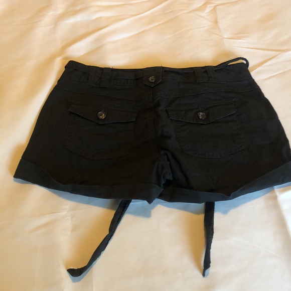 Womens size 6 black Express cuffed Shorts with front pockets - Picture 8 of 10